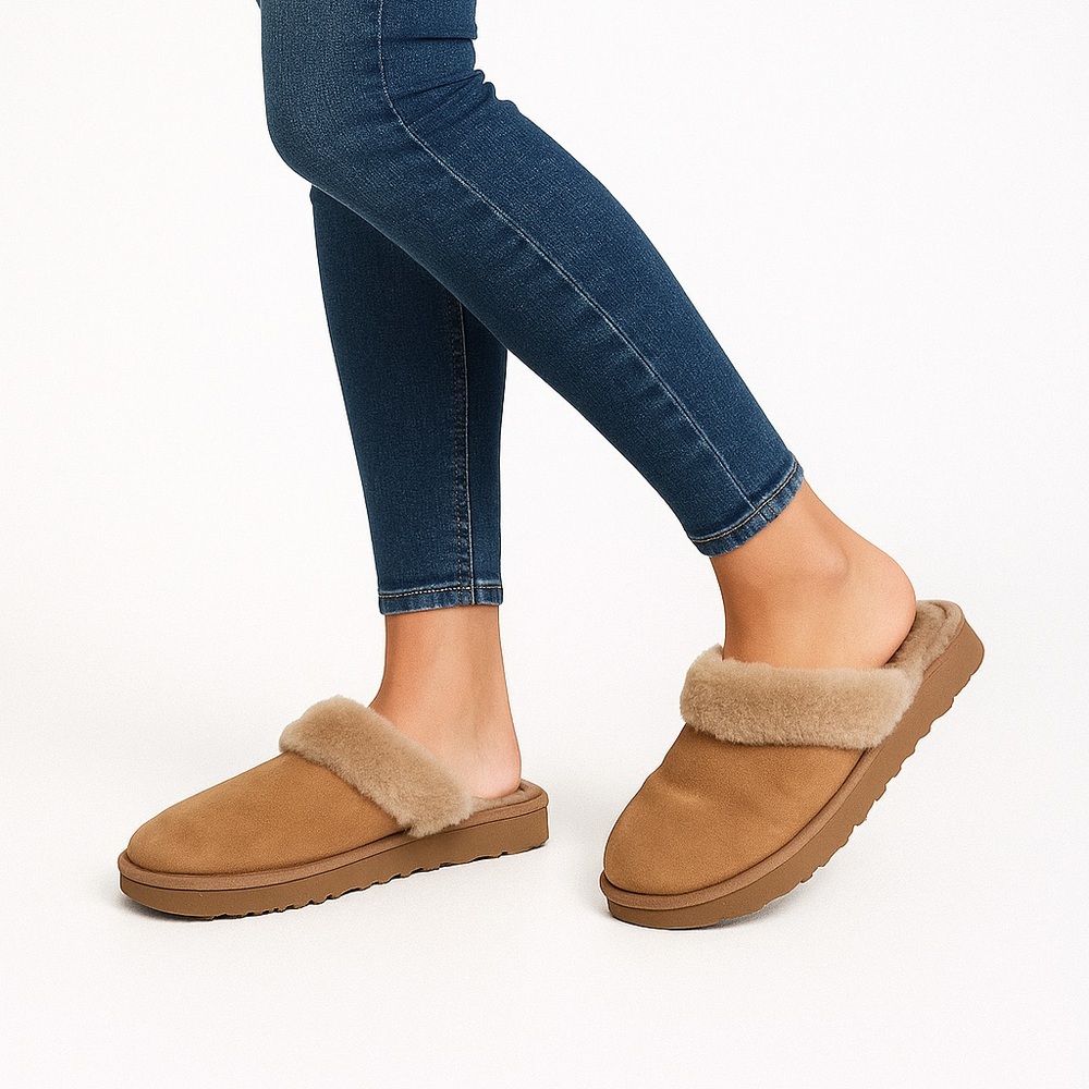 UGG Classic Slipper Chestnut Slip On’s Women’s Size 6